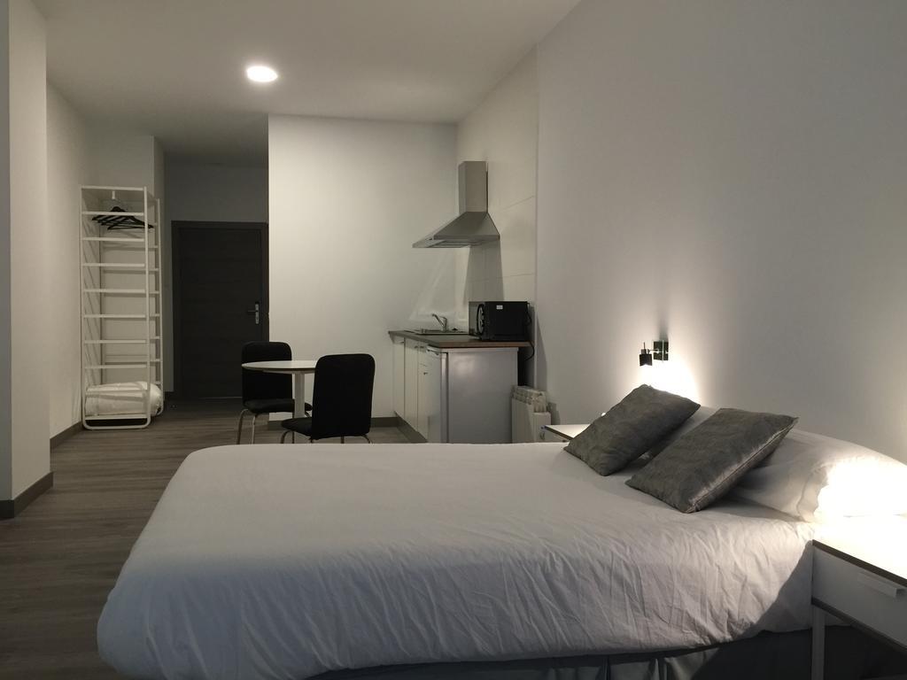 Room And Kitchen Bilbao Ngoại thất bức ảnh