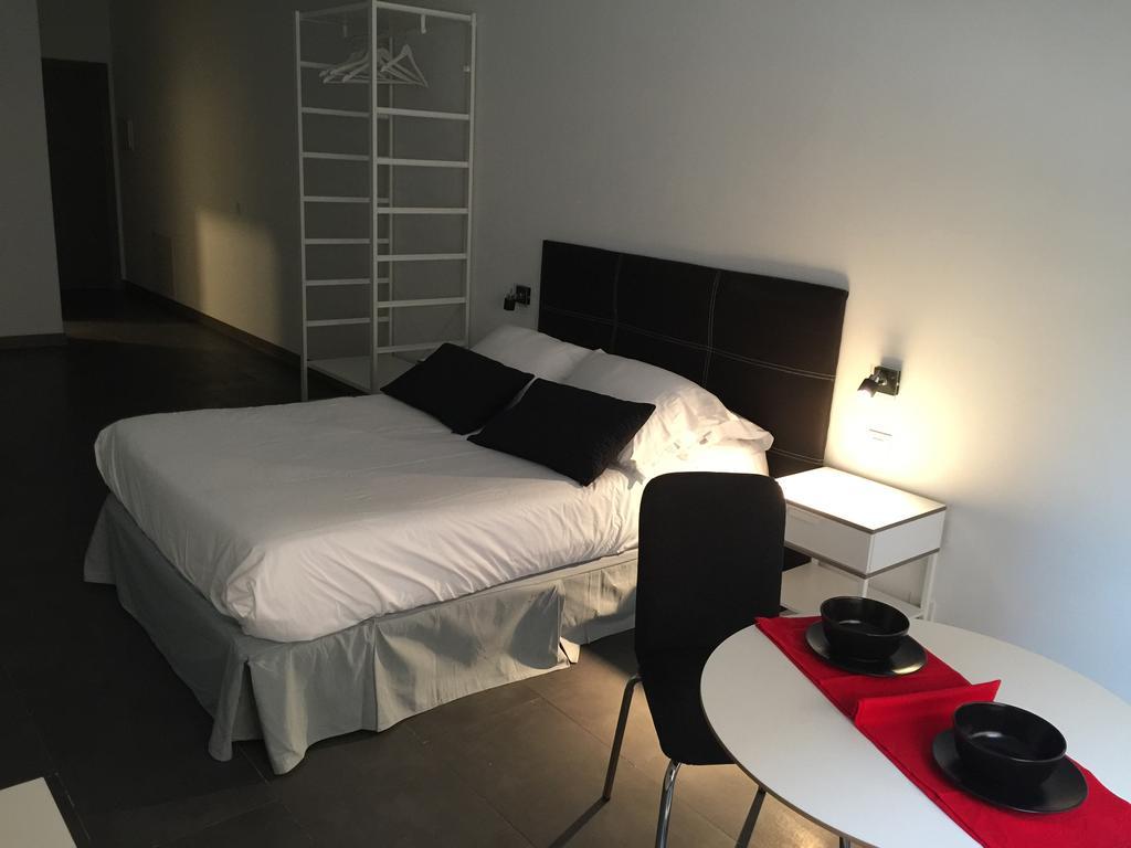 Room And Kitchen Bilbao Ngoại thất bức ảnh