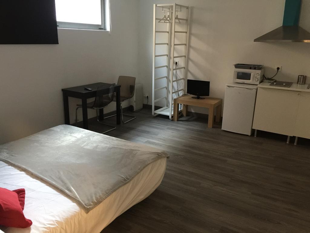 Room And Kitchen Bilbao Ngoại thất bức ảnh